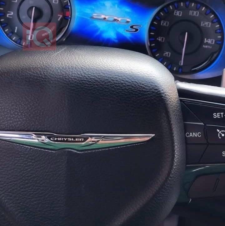كرايسلر 200